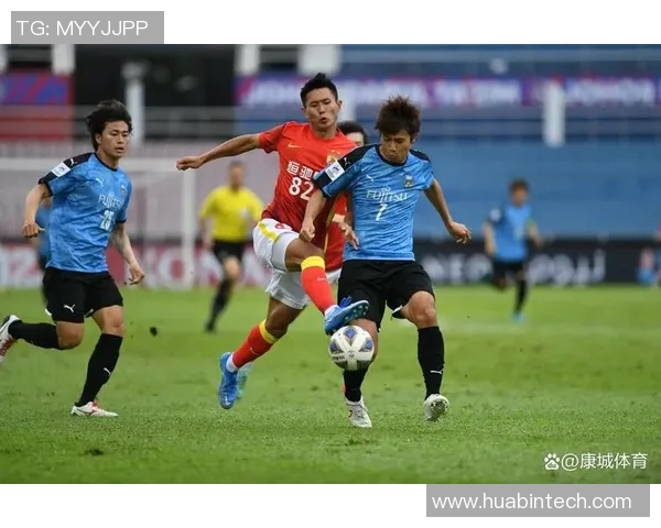 大板飞脚与鹿岛鹿角的激烈对决揭示足球战术的精彩与魅力